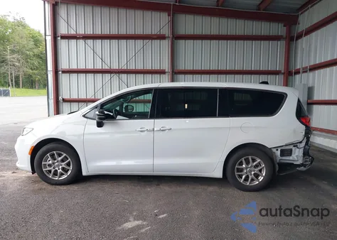 2025 Chrysler Pacifica Select from USA, damaged, VIN 2C4RC1BG3SR513685